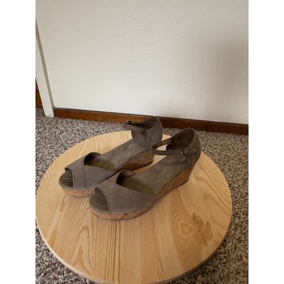 TOMS Taupe Cork Wedge Sandals - Size 9 - Picture 5 of 8
